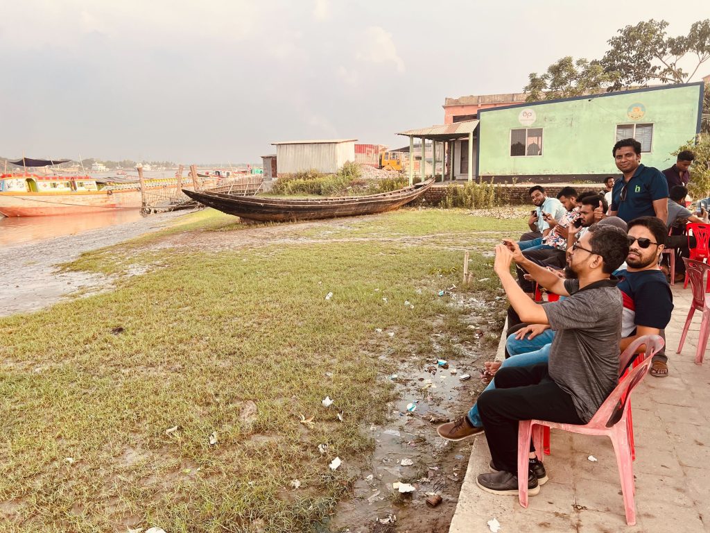 Insightin team under Rupsa bridge